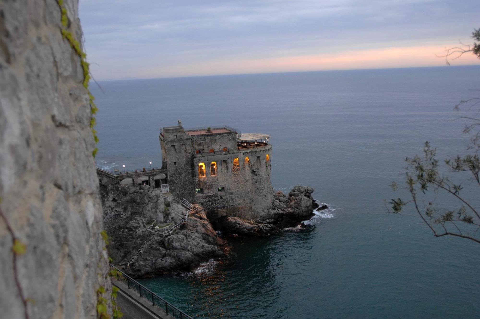 Charming Rooms Amalfi Coast مايوري المظهر الخارجي الصورة