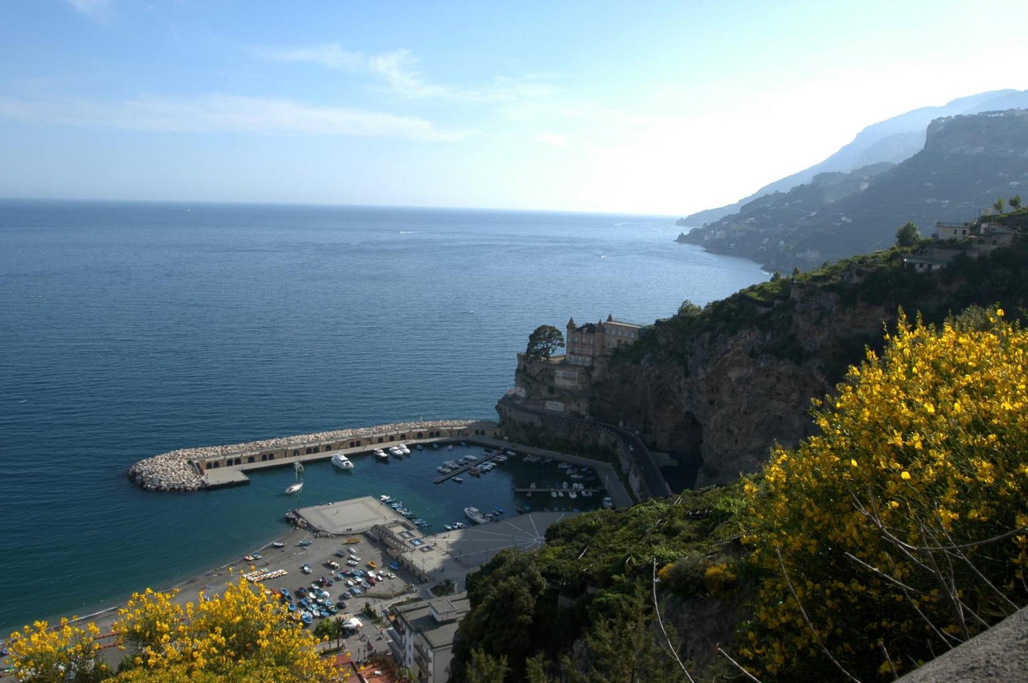 Charming Rooms Amalfi Coast مايوري المظهر الخارجي الصورة